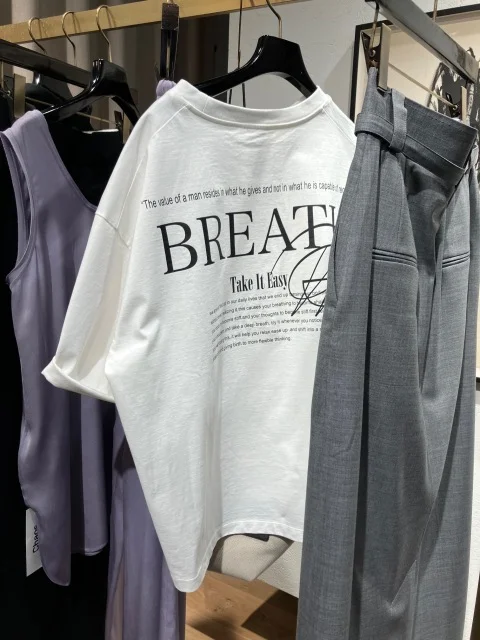 Chaos(カオス)で見つけた！体型カバーも叶う大人向けの「黒ロゴTシャツ」_1_3-2