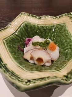 富寿し蔵で提供される日本海直送の新鮮な握り寿司