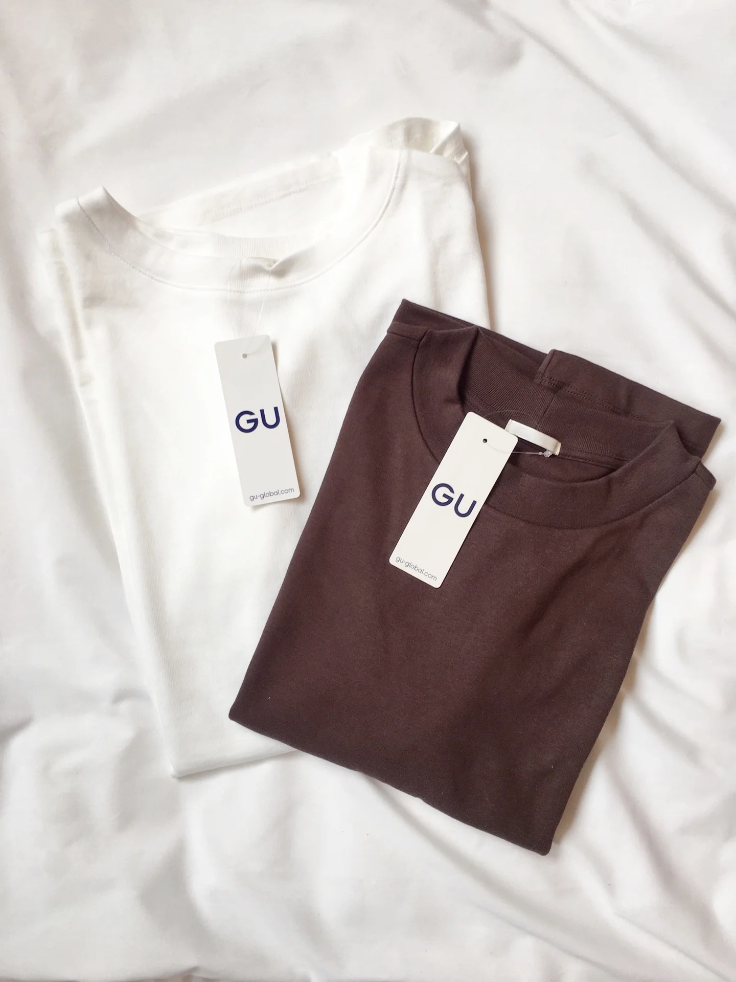 【ユニクロ】クルーネック Tと【GU】スムースT。どちらを買う？