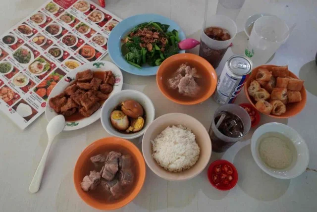 スープまで飲み干したくなるバクテー。