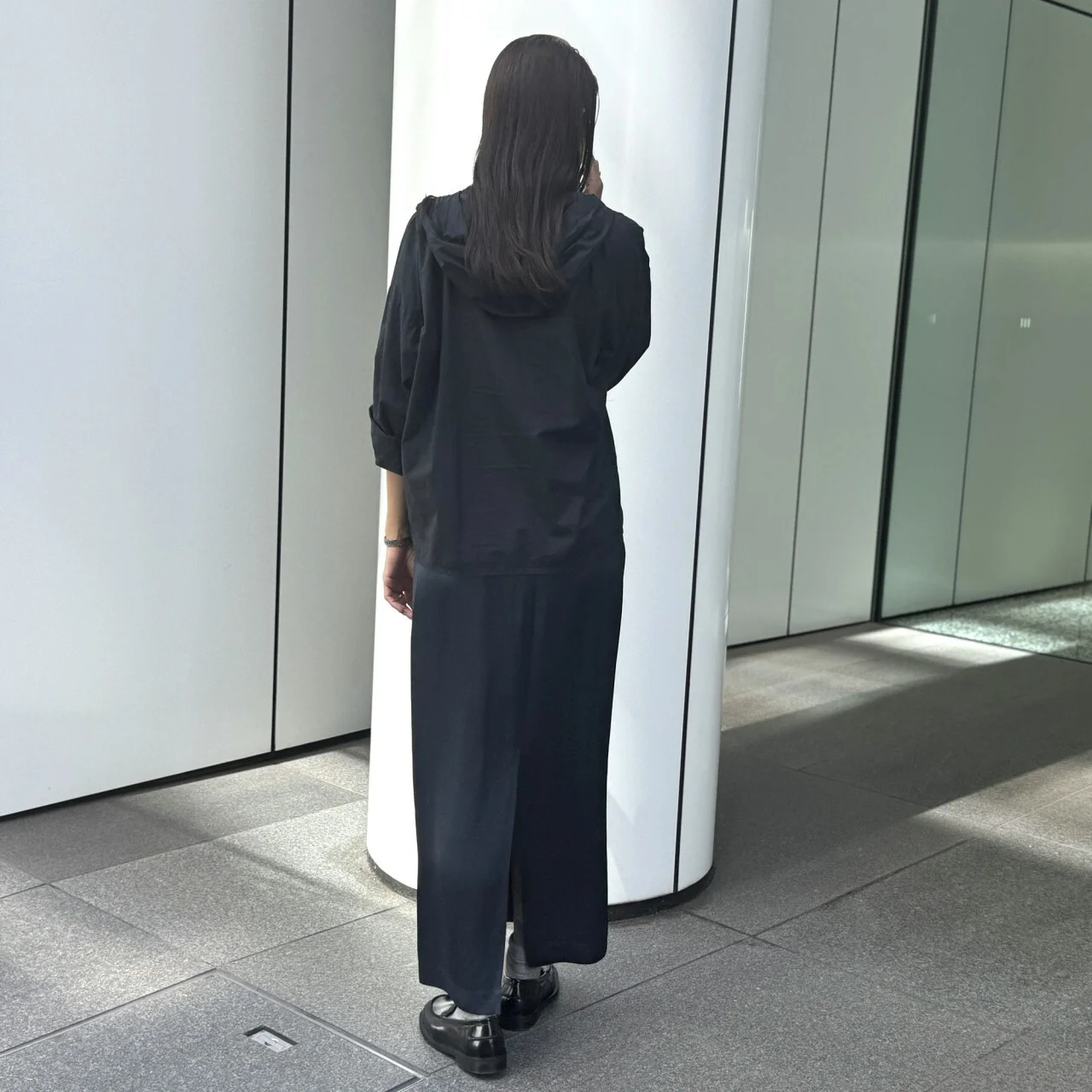 BRILL　サテンドローストリングスカート　シルエット　バック