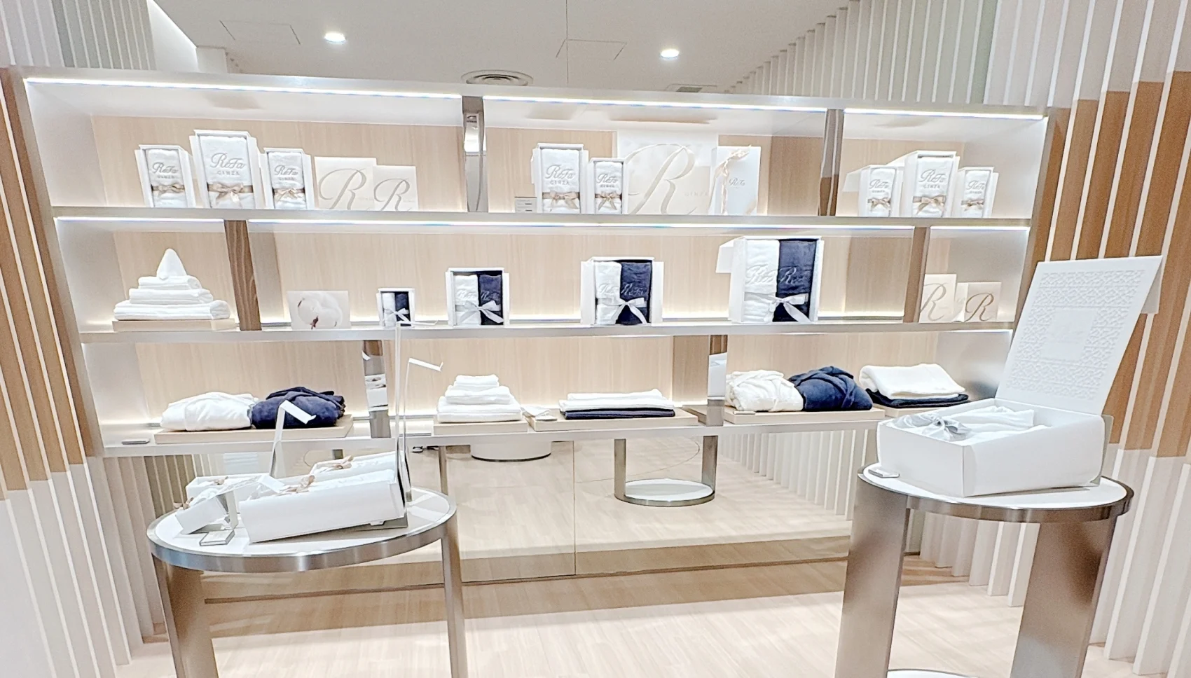 ReFa リファ GINZA  銀座　旗艦店　リファリネン売り場