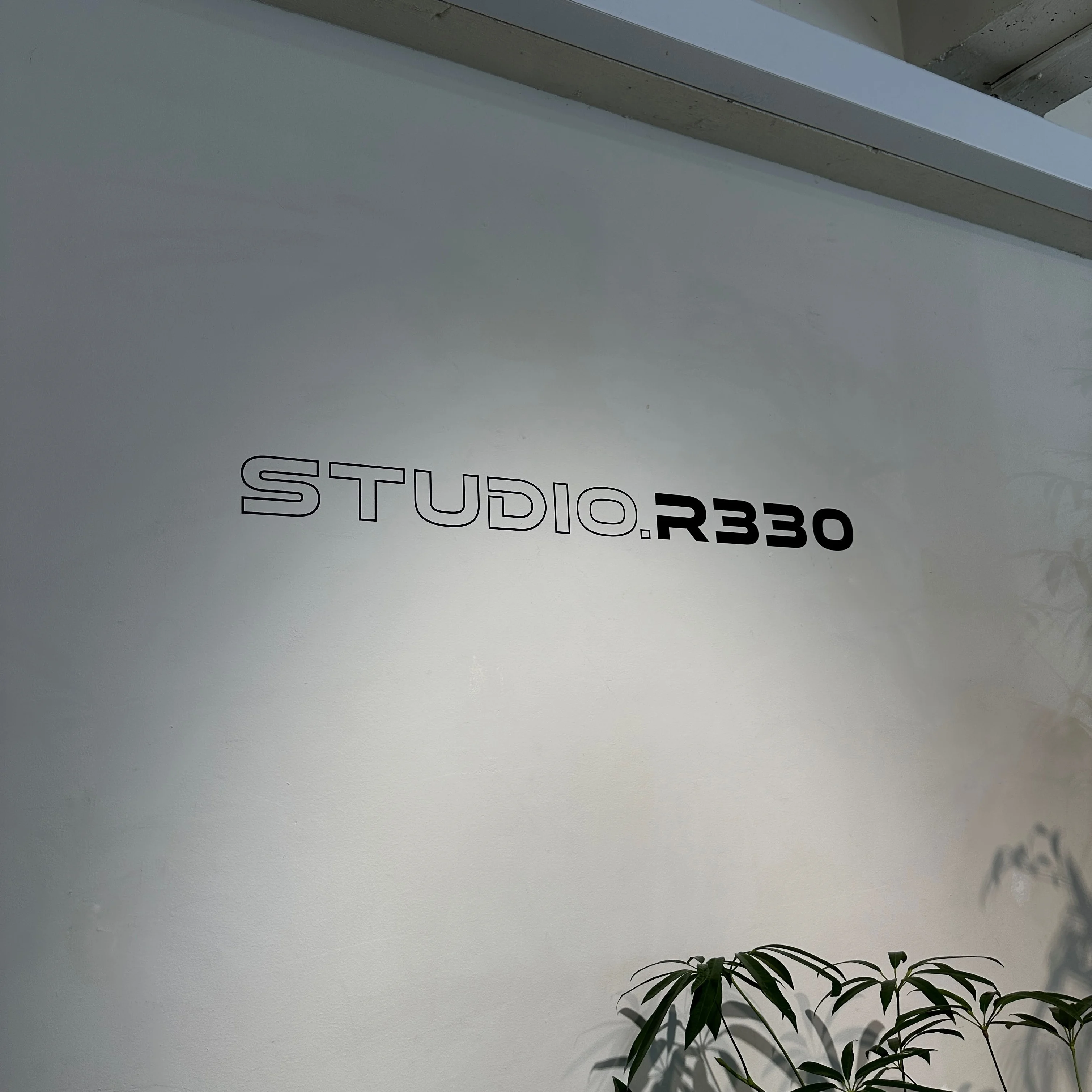 ローラさんが手掛けるライフスタイルブランド「STUDIO R330」の