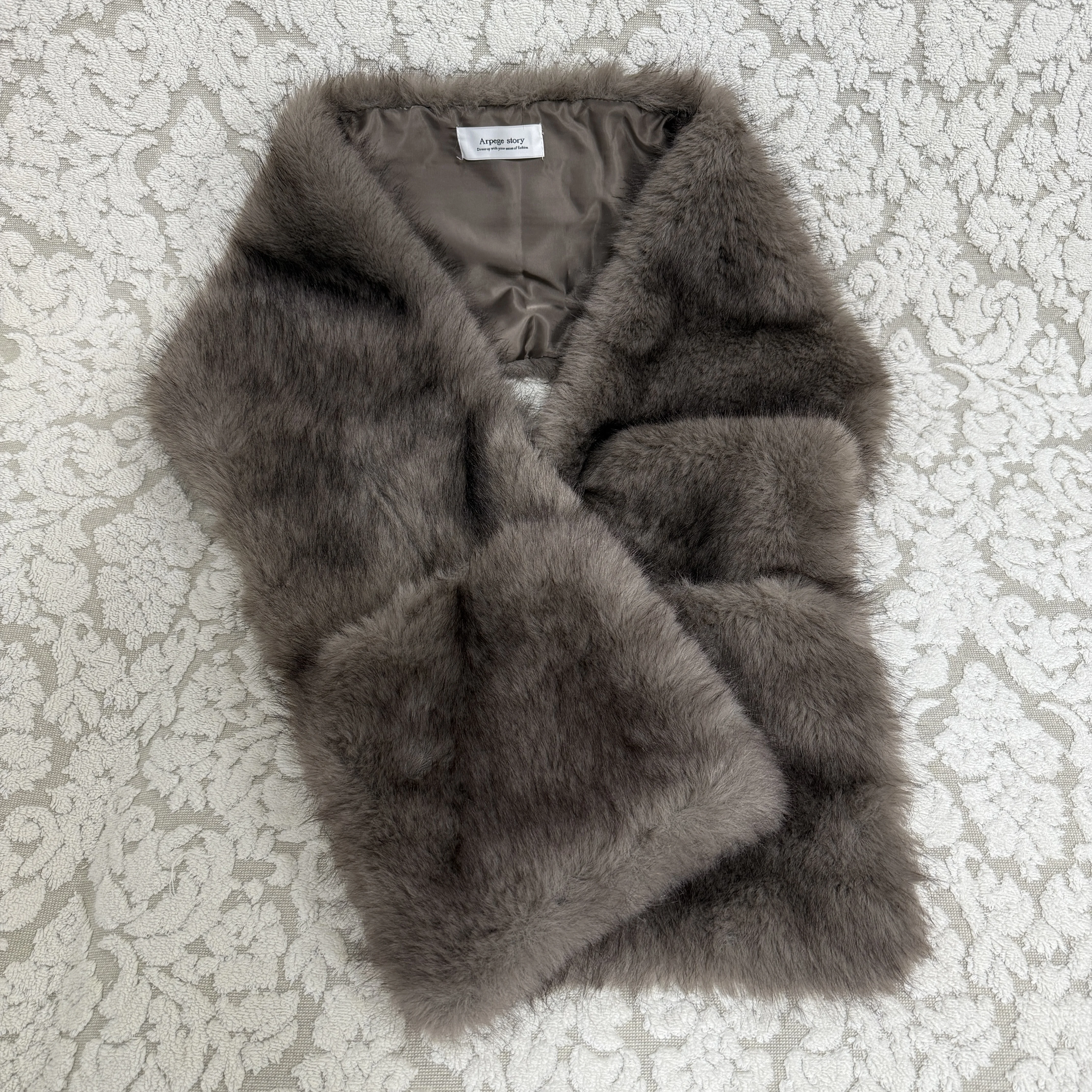 2025秋冬買い足しアイテムは秋から冬まで長く使えるファーマフラー