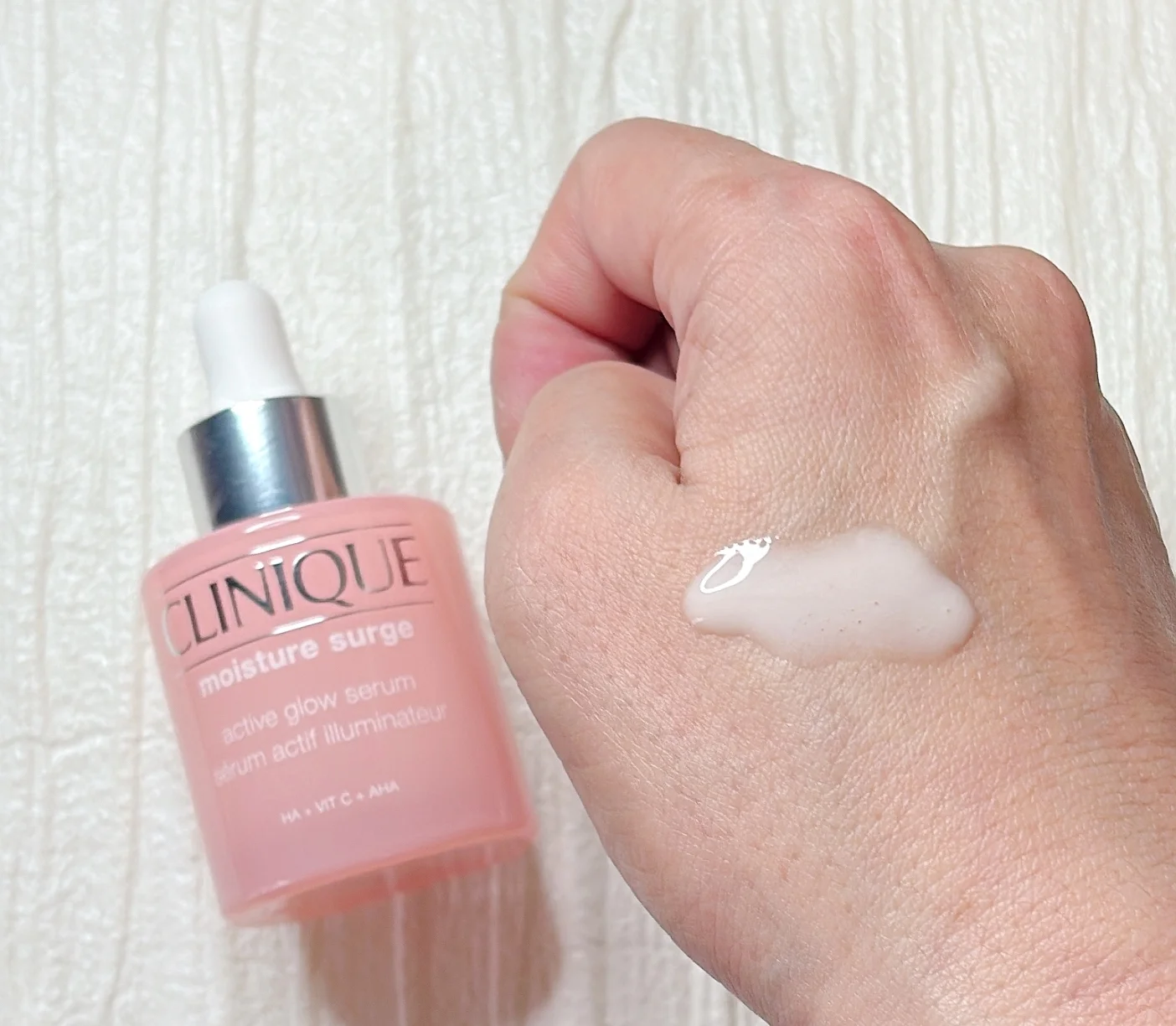 2025 秋冬 新作コスメ モイスチャー サージ グロウ リファイン セラム クリニーク CLINIQUE 実際の質感の写真