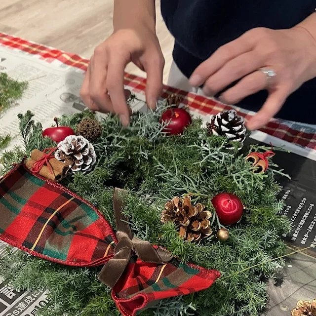 ホリデー気分を高めてくれる！ 大人のためのクリスマスリース教室_1_8