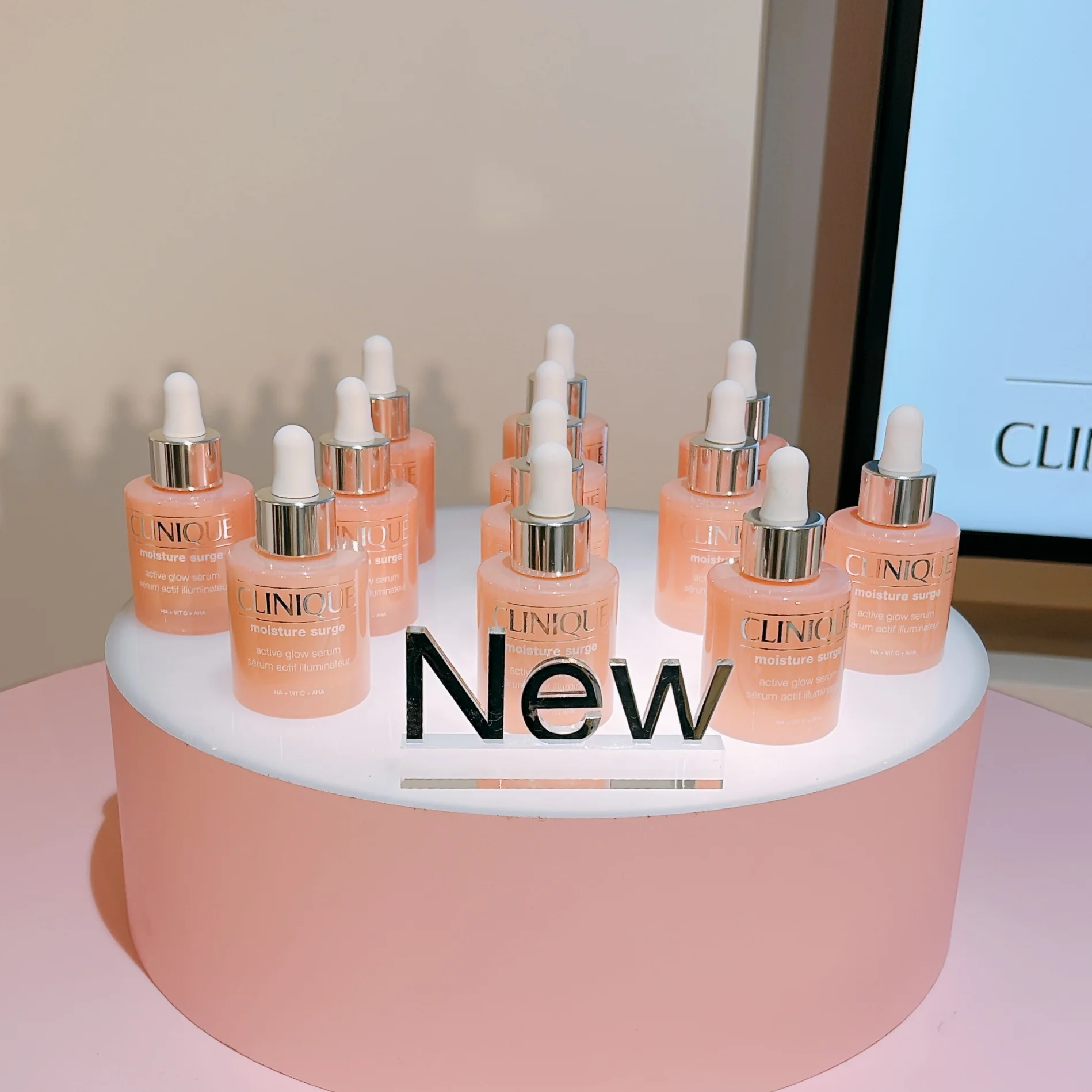 2025 秋冬 新作コスメ モイスチャー サージ グロウ リファイン セラム クリニーク CLINIQUE 発表会の写真