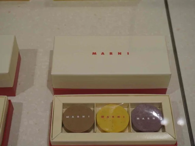 ロゴ入りのチョコレート