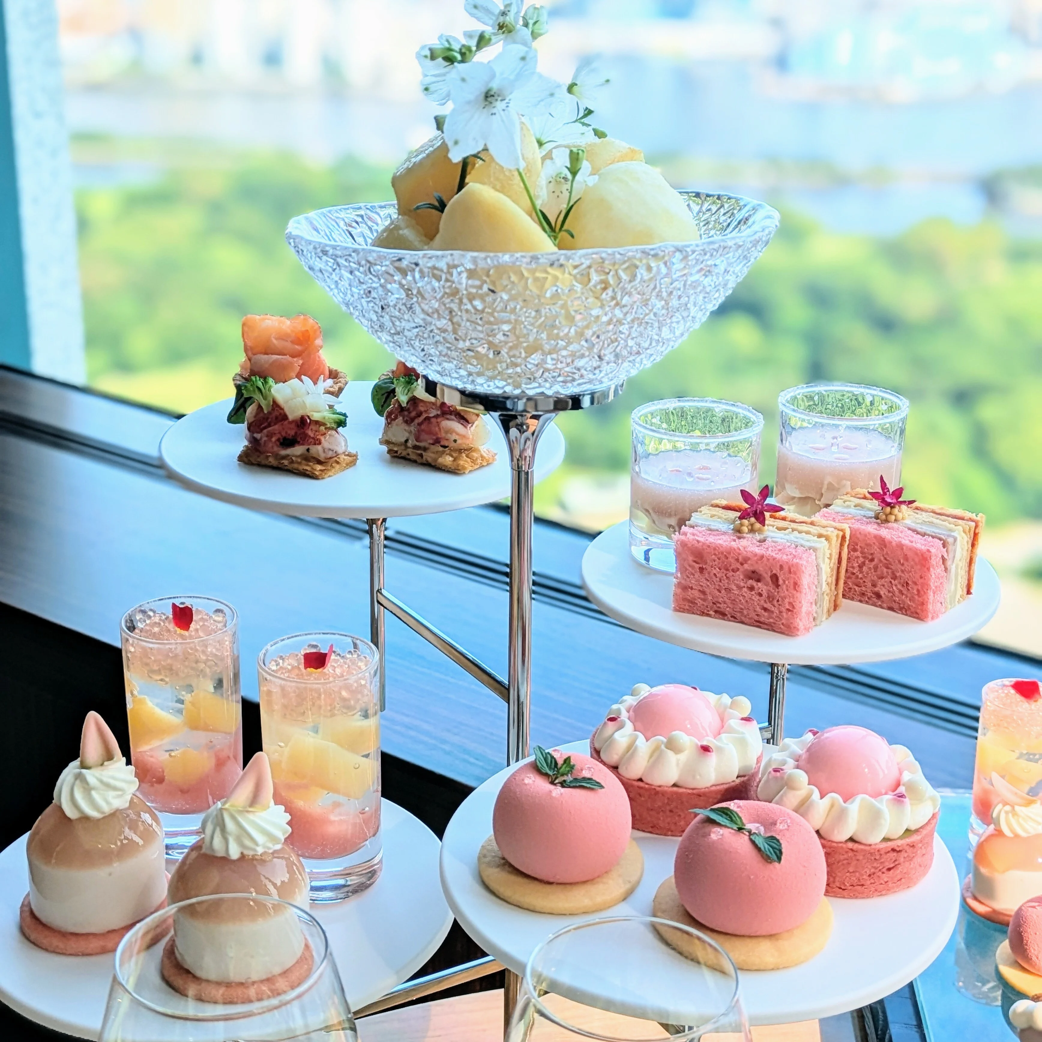 【コンラッド東京】「ピーチアフタヌーンティー&quot;フレッシュ・モーメント&quot;」で桃に溺れるひと時を♪