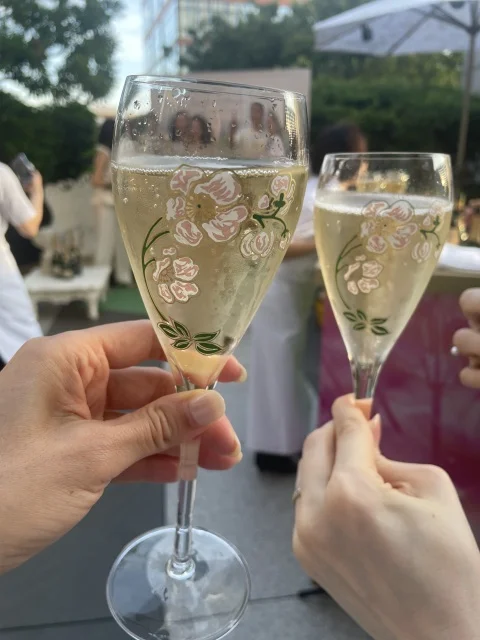 気持ちの良いテラスで乾杯！