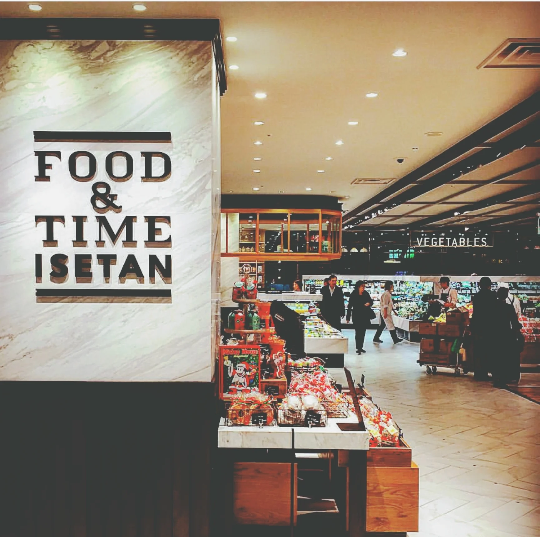 おしゃれなフードコートFOOD&amp;TIME ISETAN