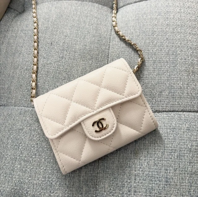 冬の白が映える、CHANELミニポシェット_1_4