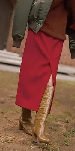 中綿入りトレンチロングコートの人物写真