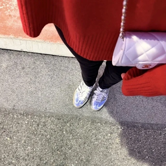 大人の足元アップデート！ 40代のきれいめコーデに合うスニーカー５選_1_4