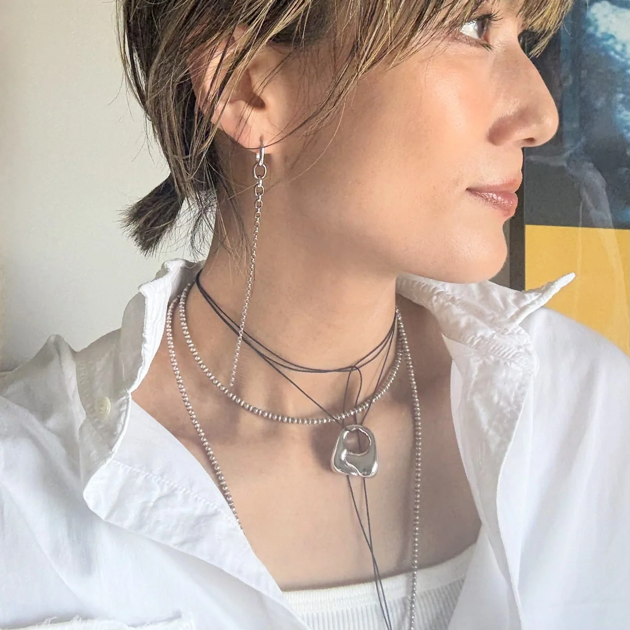 坪田あさみ　マリアブラック　チョーカー、ボールチェーンネックレスコーデ