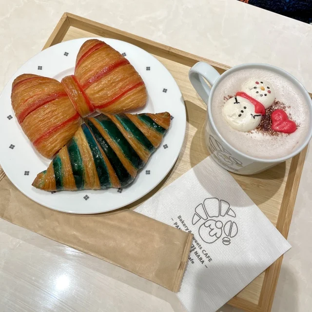 Bakery&amp;Sweets cafe PANNARA. Ribon croissant and hot chocolate.