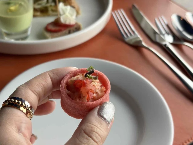 苺と蟹のタルト柚子風味