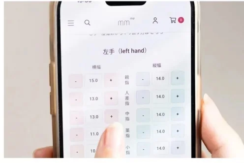上品で華やぐ冬ネイル８選。40代に似合う大人ネイル【40代美容】_1_7