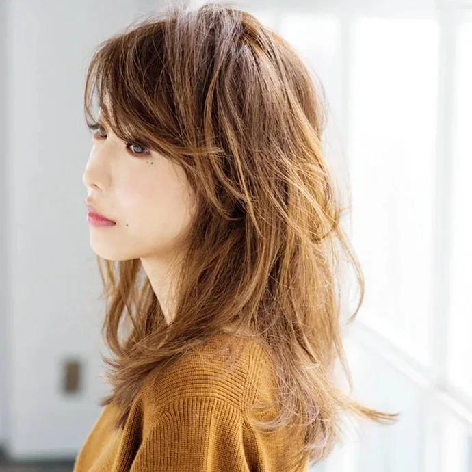 横から見た人気ロングヘアスタイル8位の髪型