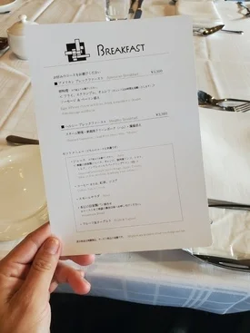 アクアダイニングで楽しむ絶景を望むアメリカンブレックファスト