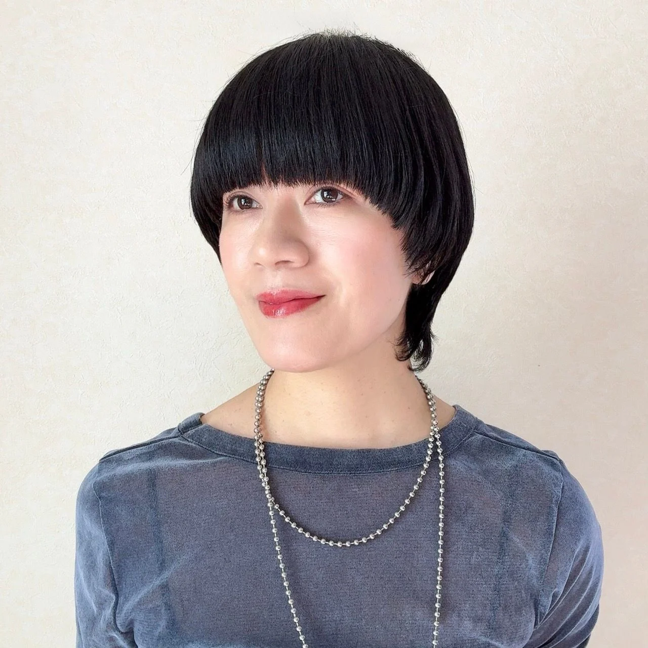 女性らしさを引き出す、大人のマッシュウルフ【40代のショートヘア】