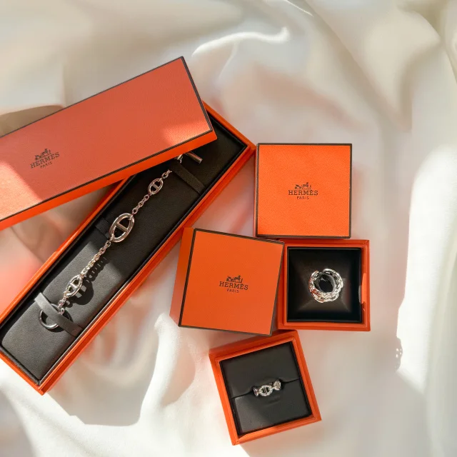 エルメスのシルバーアクセサリー写真