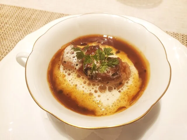 新玉ねぎのフラン　濃厚なフォアグラ