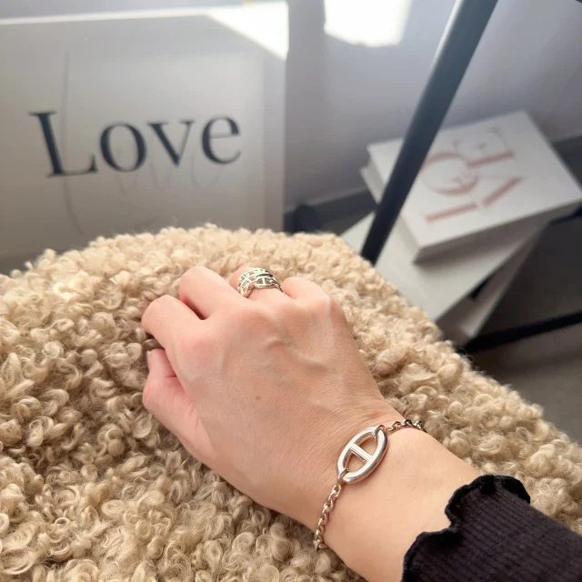 アクセサリー着用写真