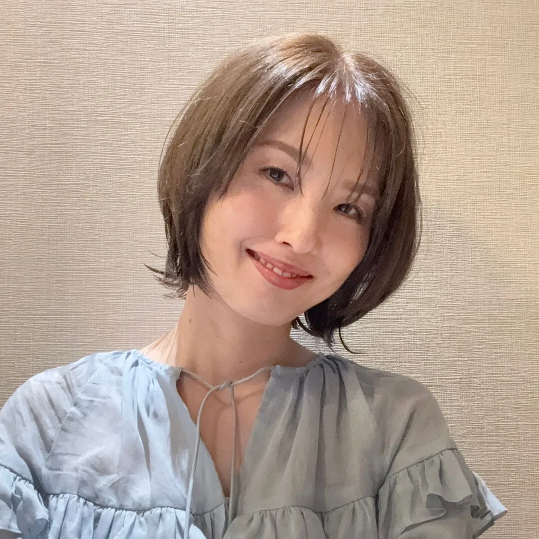 40代ショートヘア　正面