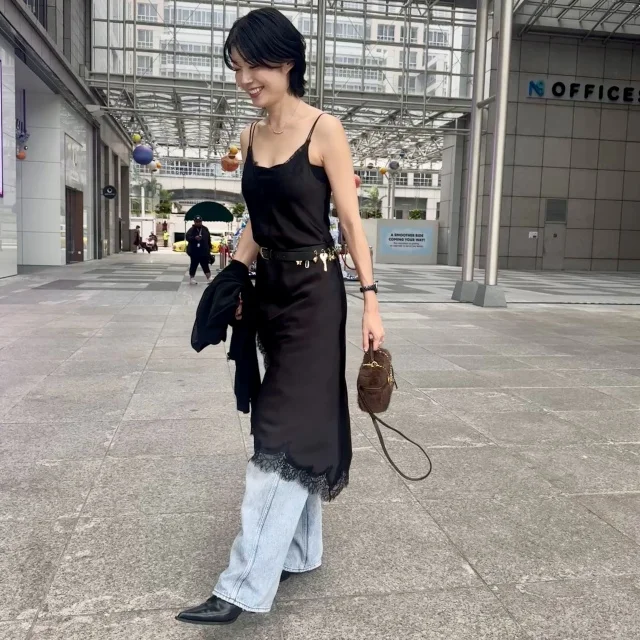 40代こそ楽しみたい“ランジェリー風ワンピ×デニム”の大人ミックスコーデ_1_3