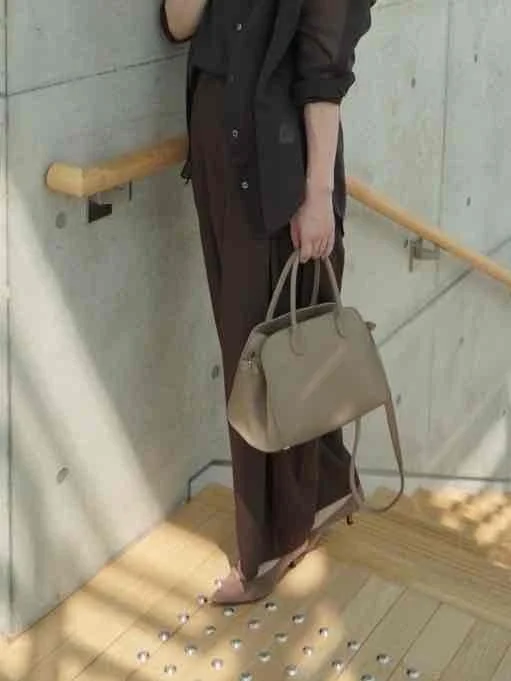 撥水バレルレッグパンツ