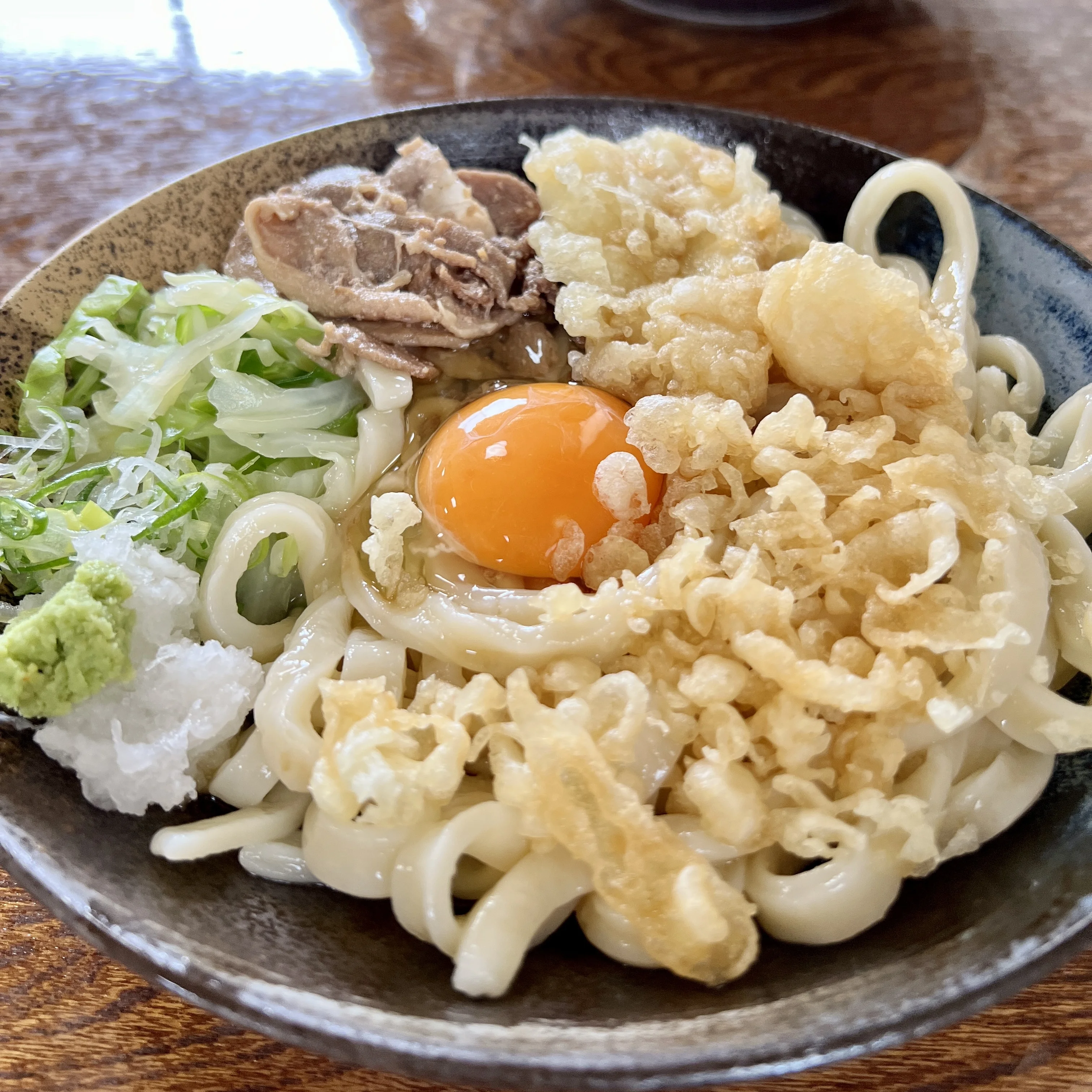 雨の河口湖で、ほうとう“じゃないほうの麺”を食す。