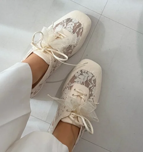 靴を履いていないかのような軽さ！歩きやすさとエレガンスが叶うVIVAIAの新作シューズ_1_6