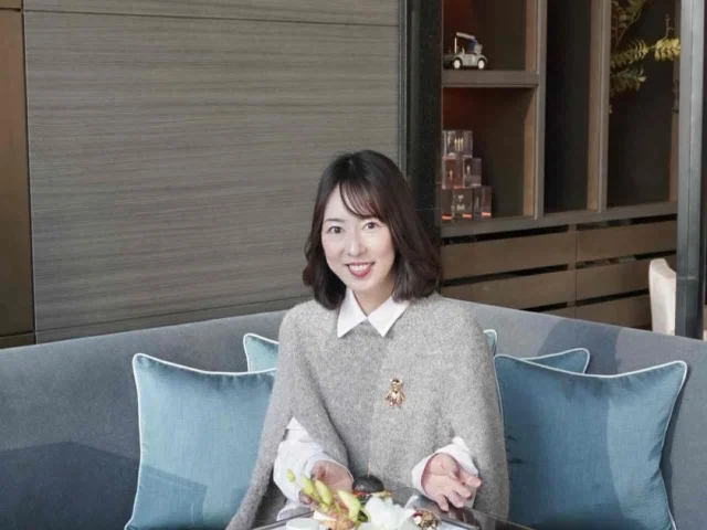 ゆったりと過ごせるソファー席