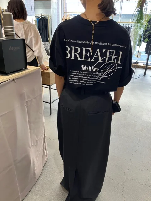 Chaos(カオス)で見つけた！体型カバーも叶う大人向けの「黒ロゴTシャツ」_1_3-1