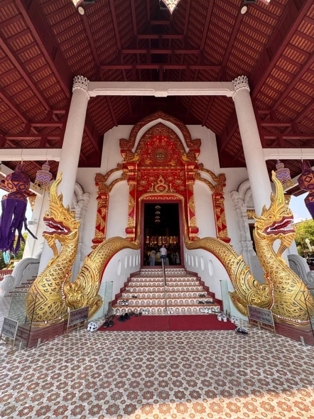 チェンマイ　寺　ナーガ