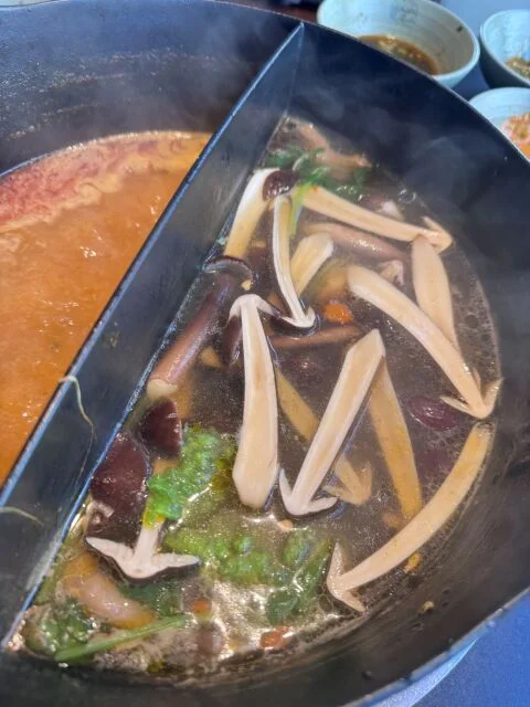 雲南　キノコ鍋　望滇山