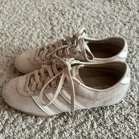 春コーデは小物で更新！ バッグ＆シューズで叶う軽やかスタイル【40代ファッション】_1_6-1