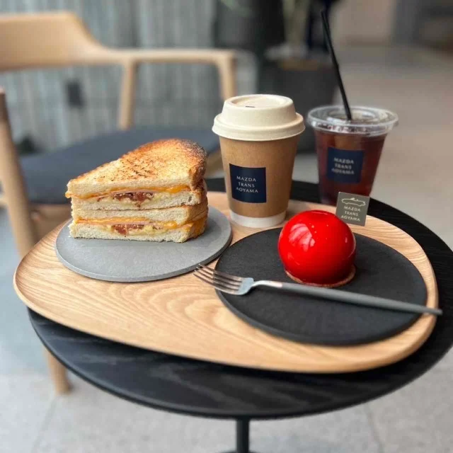 訪れたら必ずオーダーするレッドケーキ