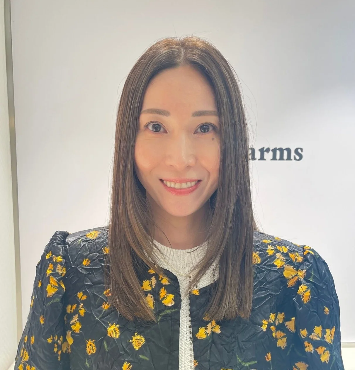 ストレートヘアにカラーで“動き”をプラス【40代のロングヘア】