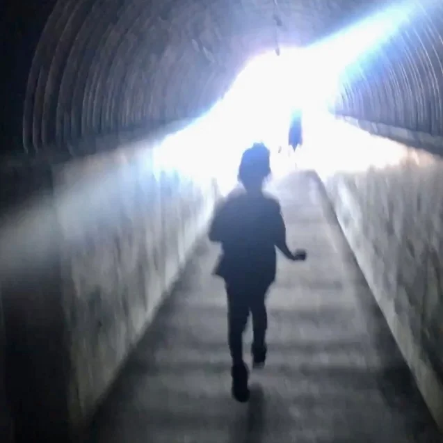 暗くてながーいトンネル