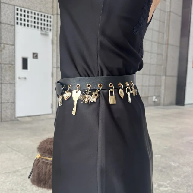 40代こそ楽しみたい“ランジェリー風ワンピ×デニム”の大人ミックスコーデ_1_4