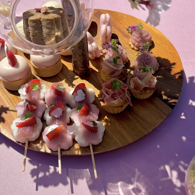 花咲くカーペットを眺めながら楽しむ“お花見団子アフタヌーンティー”_1_7