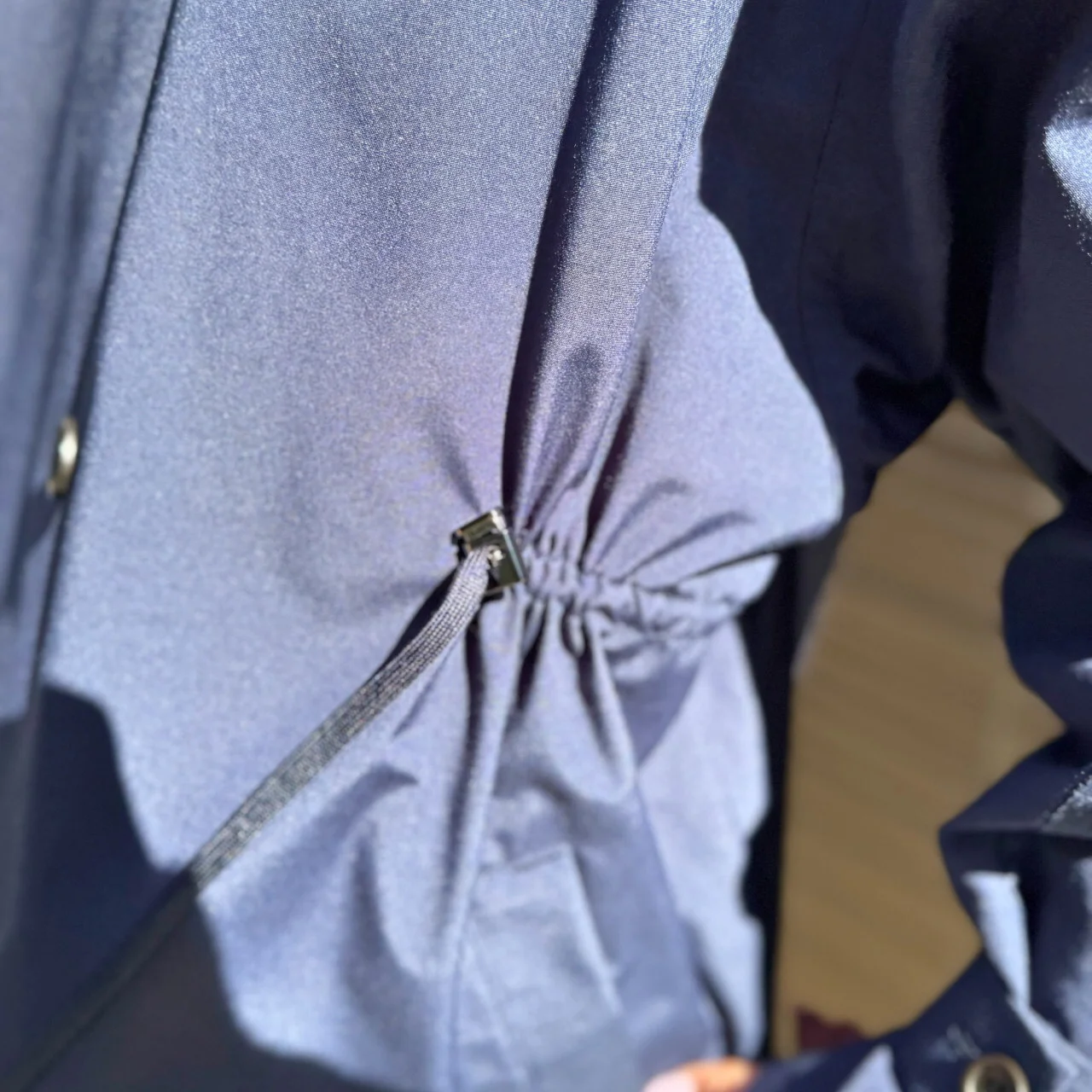 ヴァシュモンのタフタショートトレンチ　ドローストリング