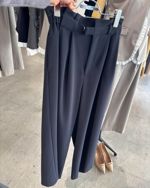 仕事と学校行事を一着で完結！品格を支える「アナウンサー服」が最強です【Audire】_1_4-2