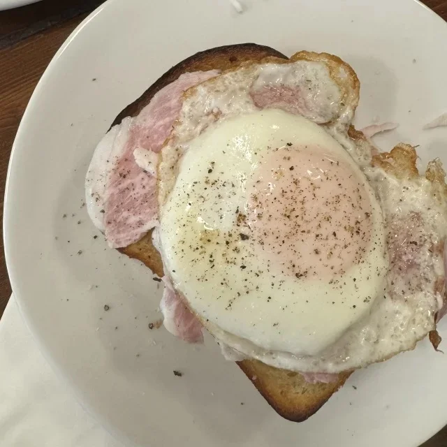 美女組が選ぶ「2025年行ってよかったレストラン」。話題のフレンチから予約必須の人気店まで_1_10