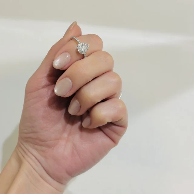 さりげなく可愛い。大人のマグネットネイル