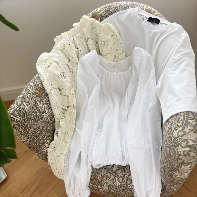 この時期頼りになる白トップス3選！