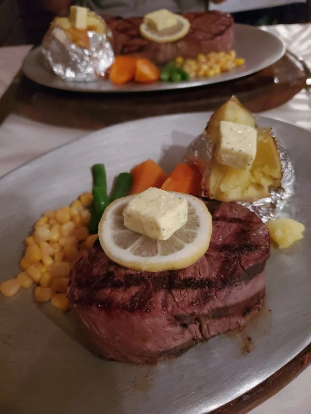 千駄ヶ谷チャコあめみやで炭火焼きされる極上フィレステーキ