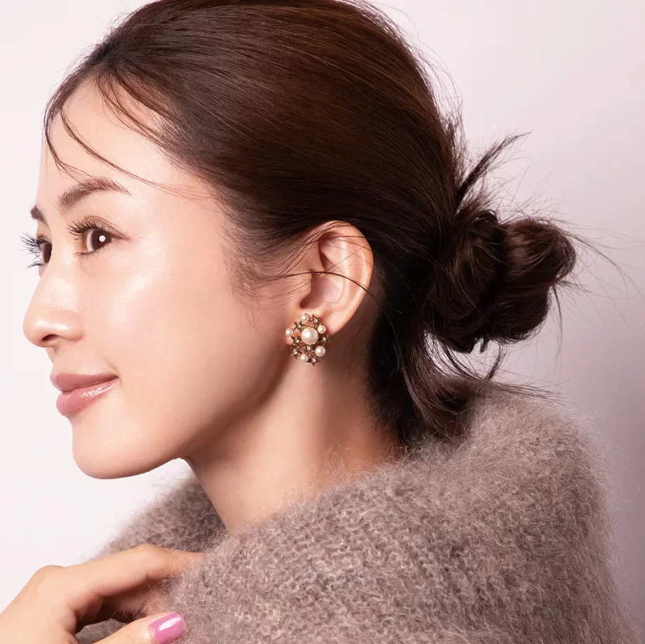 いつもの服に＋１！ 華やかインパクトジュエリーでホリデー仕様に格上げ